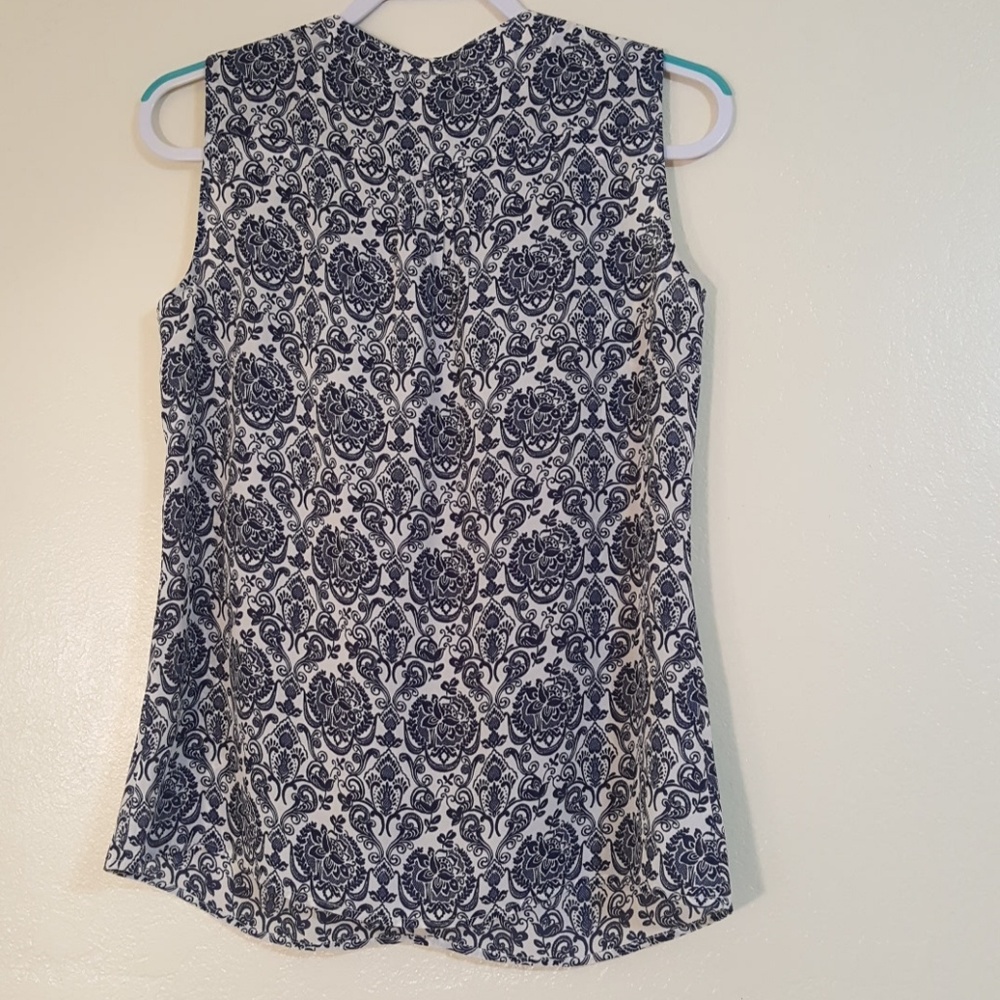 Flowered pattern top - Picture 5 of 7